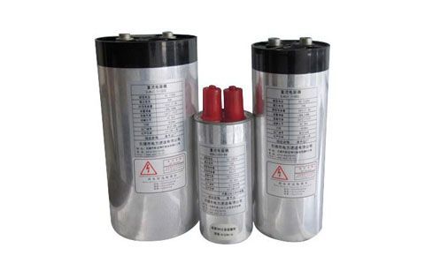 哪些環境會對電容器的性能產生影響？