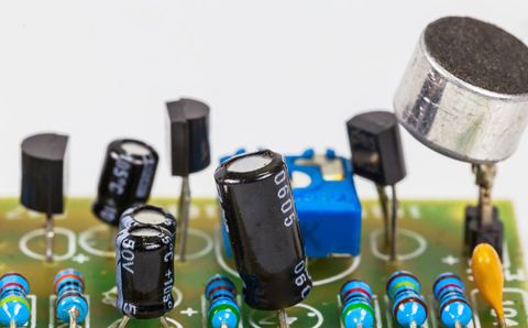 無功補償電容器漏油，可以繼續使用嗎？